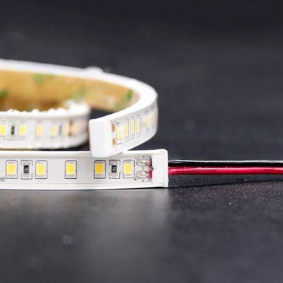 120 LEDs 6500K 8mm imperméable à l'eau IP67 Plaque de découpe sous pression SMD2835 LED Strip Light avec CRI Ra 70