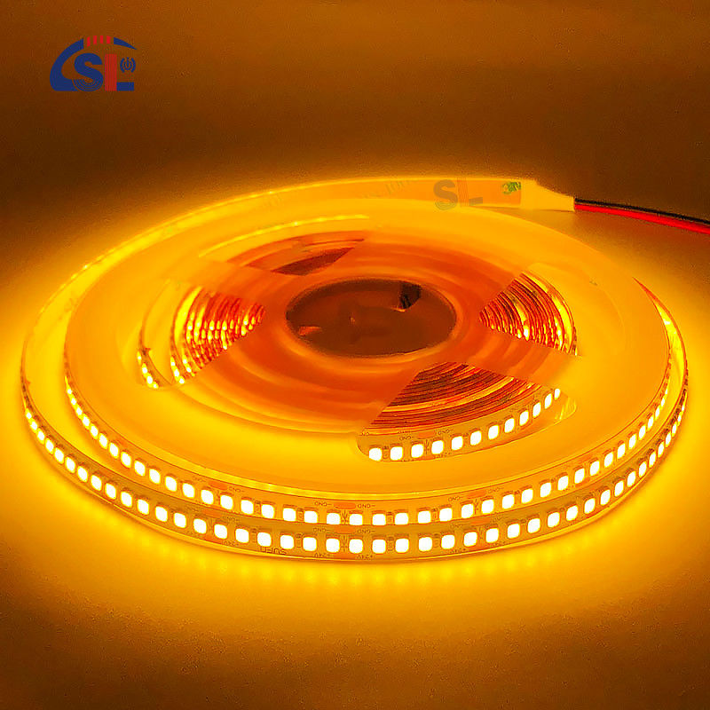 3 DC12V SMD2835 PCB électroplaté 240Ds 8mm Ra 80 2700K LED Light Strip pour résidentiel