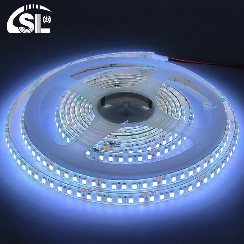 Longue durée de vie Lumière à bande LED imperméable à l'eau avec une largeur de 8 mm et une température de couleur de 12000K